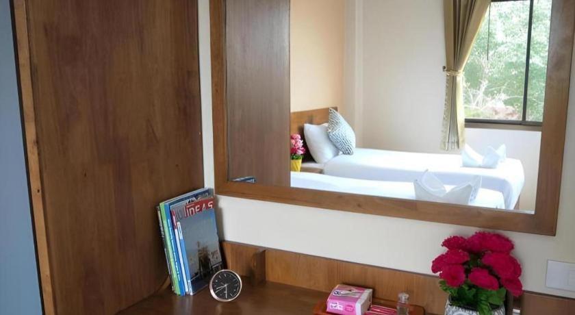 Regent Room Hotel Surat Thani Exterior photo